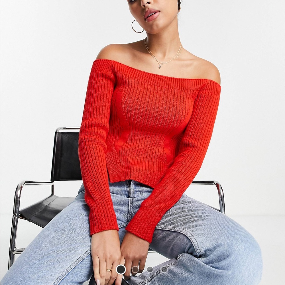 Red ❤️‍🔥 off the shoulder crop top
